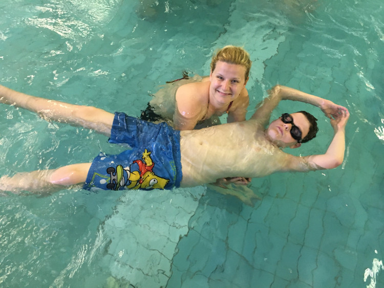 Plavn - Mokr vysvden - Erik s maminkou - ncvik plavn na zdech - erven 2016