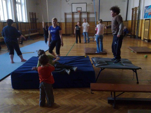 Cvičení ve spolupráci se ZČU - duben 2012 - trampolína